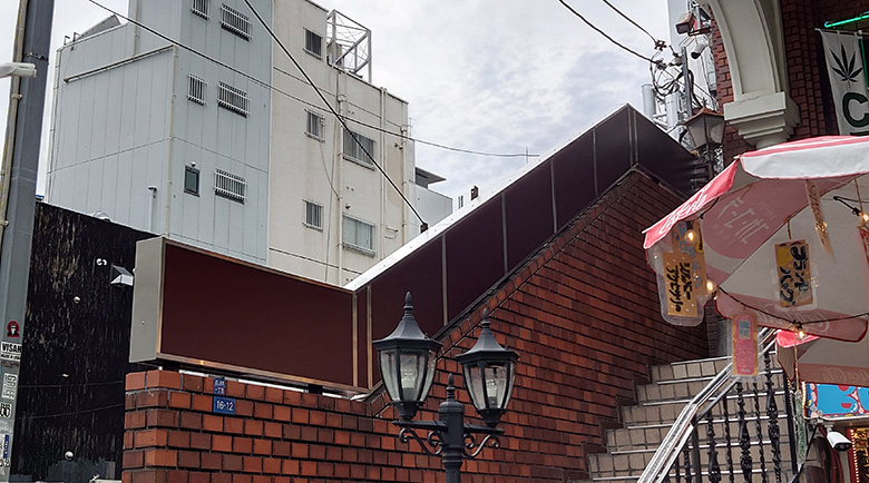 メンテナンスを終えた外階段手摺